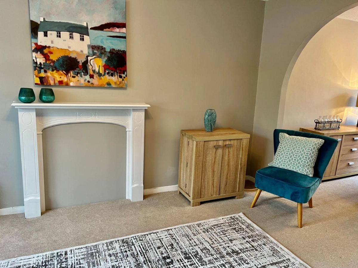 Canada House - Sleeps 6 -3 King Or 6 Single Ideal For Contractors Уоррингтон Экстерьер фото